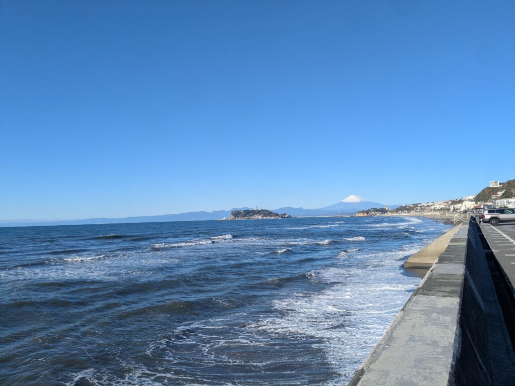 七里ヶ浜の海と景色｜湘南らしさを感じられる定番スポット